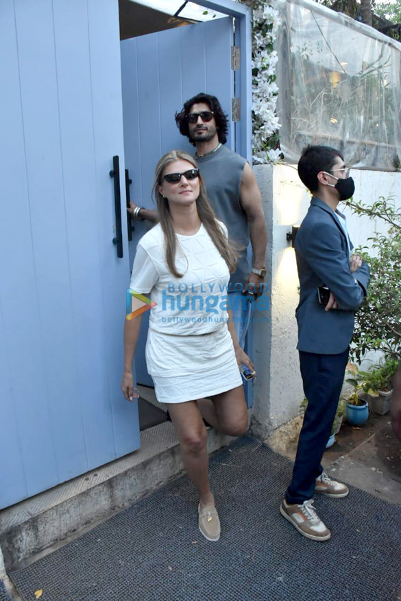 photos vidyut jammwal and nandita mahtani snapped in bandra 2