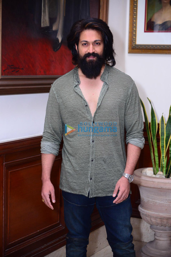 photos yash sanjay dutt raveena tandon srinidhi shetty and ritesh sidhwani promote k g f chapter 2 in delhi 7