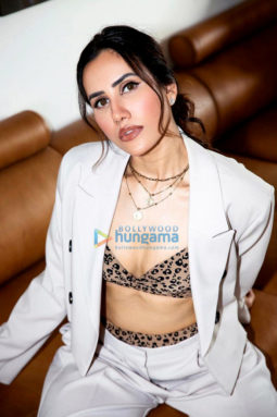 Celebrity Photos of Sonnalli Seygall