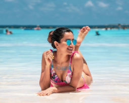 Celebrity Photo Of Sonnalli Seygall