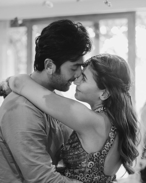 Ranbir Kapoor-Alia Bhatt Wedding: Ranbir carries Rishi Kapoor's photo, dances with Alia, Neetu, Kareena, Karisma, Riddhima at mehendi ceremony 