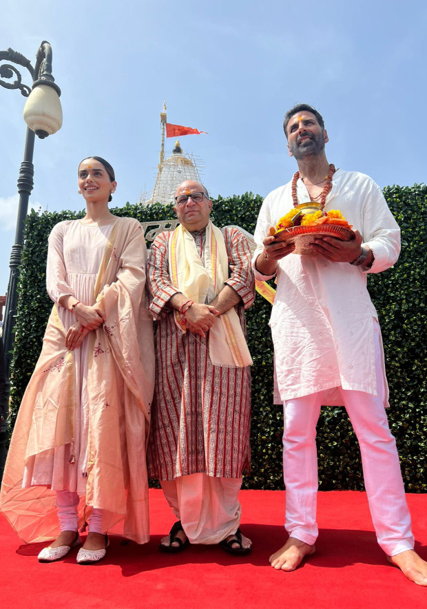 Akshay Kumar and Manushi Chhillar pay tribute to Samrat Prithviraj at Somnath Temple, see pictures Akshay Kumar and Manushi Chhillar pay tribute to Samrat Prithviraj at Somnath Temple, see pictures