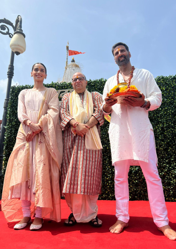 Akshay Kumar and Manushi Chhillar pay tribute to Samrat Prithviraj at Somnath Temple, see pictures Akshay Kumar and Manushi Chhillar pay tribute to Samrat Prithviraj at Somnath Temple, see pictures
