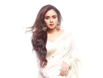Amruta Khanvilkar phone unlocked | Bollywood Hungama | Star-tech | Lifestyle Amruta Khanvilkar phone unlocked | Bollywood Hungama | Star-tech | Lifestyle