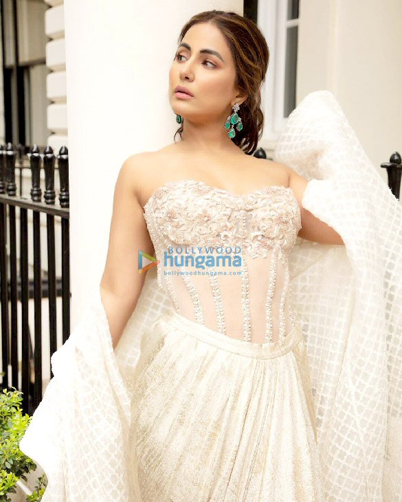 hina khan 2 17