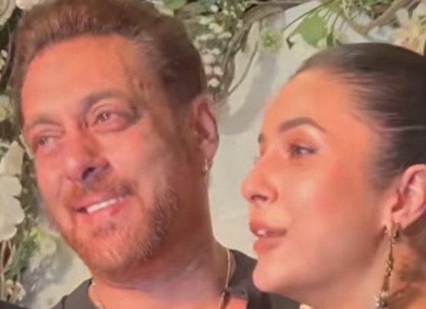 Inside Pics: Salman Khan poses with Kiara Advani, Sophie Choudry and others at Arpita Khan Sharma’s Eid Party