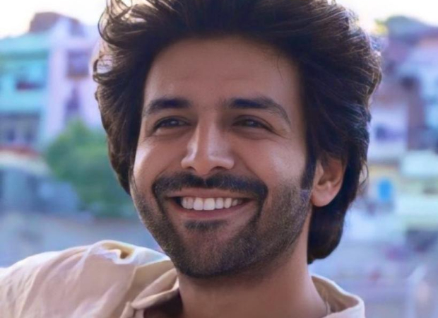 Kartik Aaryan flaunts his 'Rs. 100 crore waali smile' as the actor celebrates Bhool Bhulaiyaa 2 milestone 