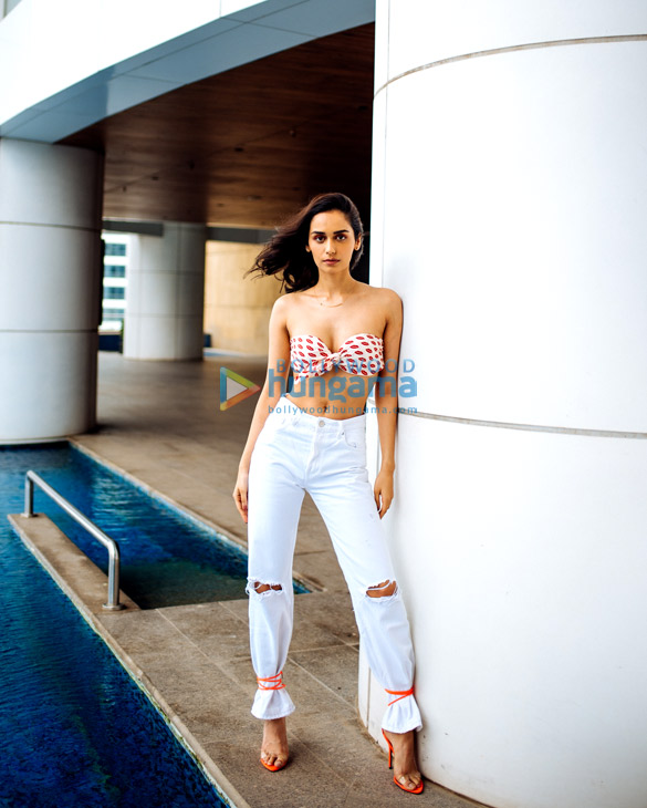 manushi chhillar 1 24