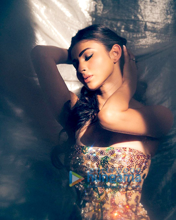 mouni roy 2 116