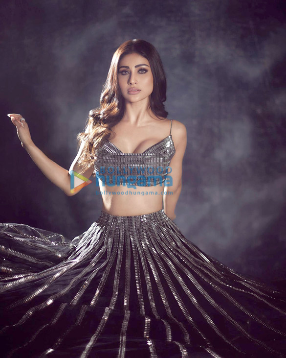 mouni roy 3 87
