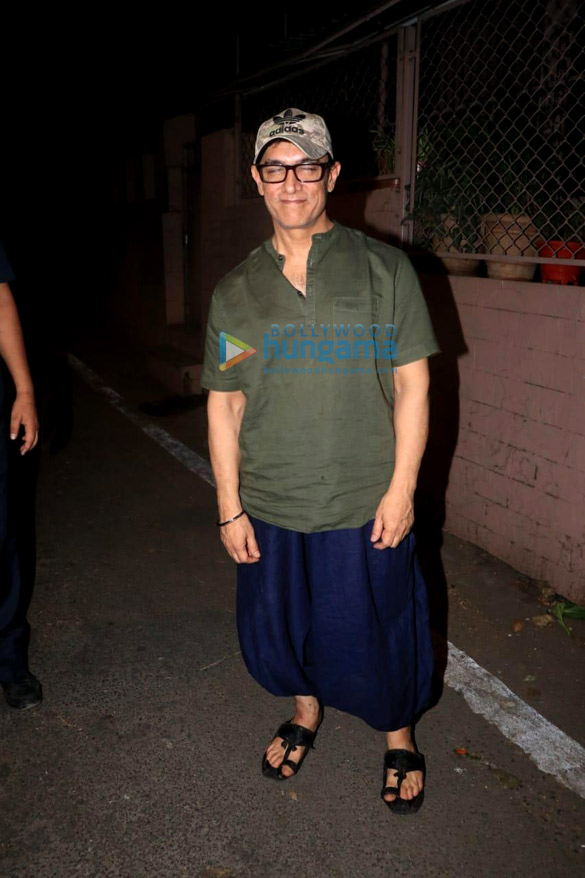photos aamir khan snapped at a dubbing studio in bandra 4 5