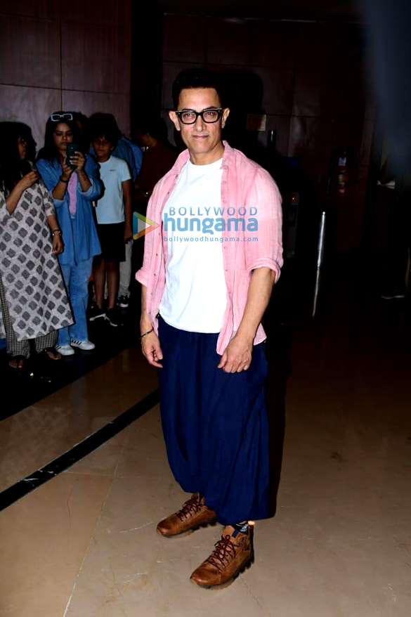 photos aamir khan snapped at the trailer preview of laal singh chaddha 2