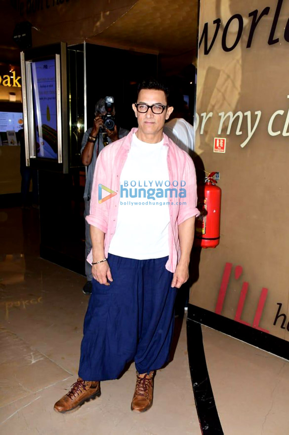 Photos: Aamir Khan snapped at the trailer preview of Laal Singh Chaddha Photos: Aamir Khan snapped at the trailer preview of Laal Singh Chaddha