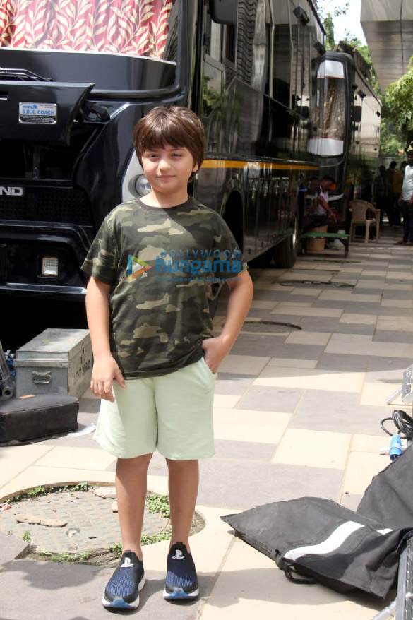 photos abram khan spotted at gauri khans store 2
