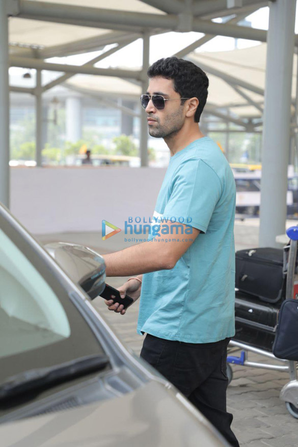 photos adivi sesh spotted at the delhi airport for the special preview of the trailer of major 2