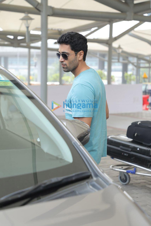 Photos: Adivi Sesh spotted at the Delhi airport for the special preview of the trailer of Major Photos: Adivi Sesh spotted at the Delhi airport for the special preview of the trailer of Major