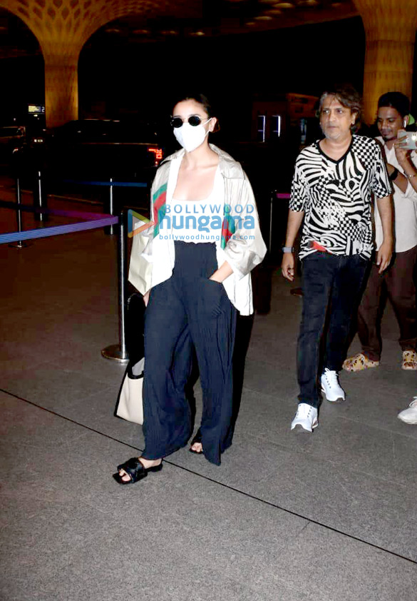 photos alia bhatt shahid kapoor saiee manjrekar and others snapped at the airport 6