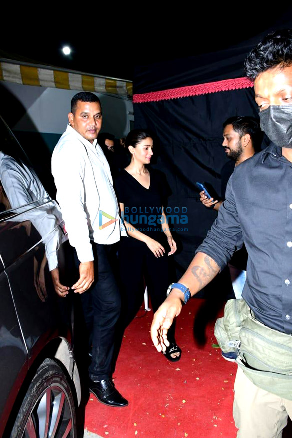 photos alia bhatt snapped post shoot in juhu 3
