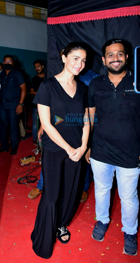 photos alia bhatt snapped post shoot in juhu 5