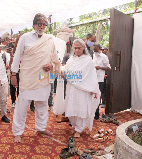 photos amitabh bachchan and jaya bachchan attend pt shiv kumar sharmas last rites ceremony 7