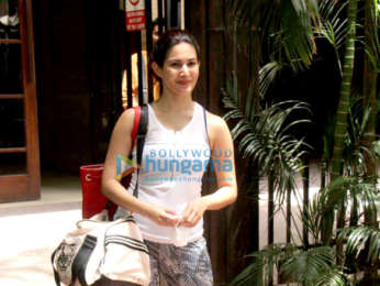 Photos: Amyra Dastur spotted outside a dance class in Khar
