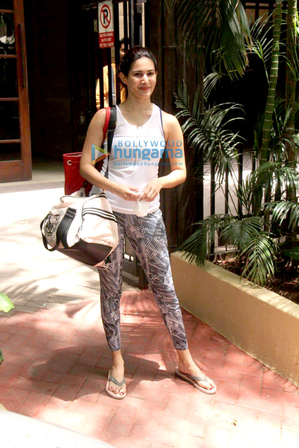 photos amyra dastur spotted outside a dance class in khar 1
