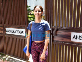 Photos: Ananya Panday snapped after her Yoga class in Bandra