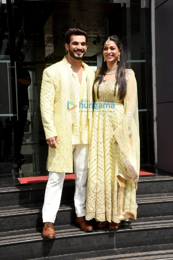 photos arjun bijlani neha swami and others snapped on the sets of smart jodi 1