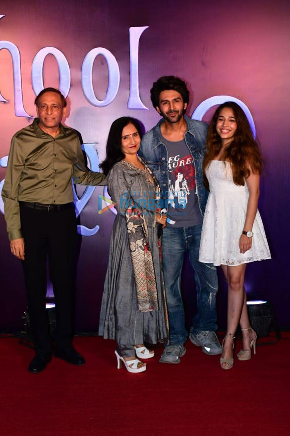 photos celebrities snapped attending the premiere of bhool bhulaiyaa 2 10