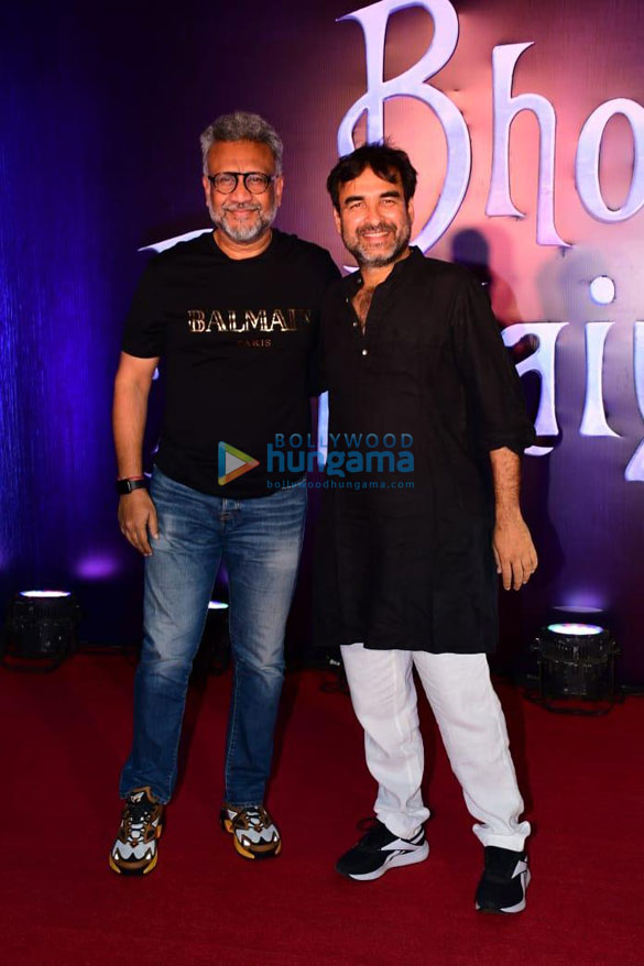 photos celebrities snapped attending the premiere of bhool bhulaiyaa 2 999 12