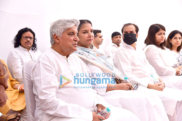 photos celebs attend pt shiv kumar sharmas last rites ceremony 2