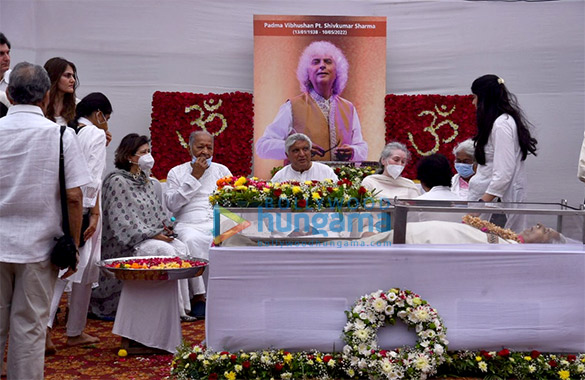 photos celebs attend pt shiv kumar sharmas last rites ceremony1 5