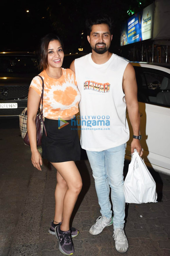 photos gauahar khan and monalisa snapped at a store in mumbai 2