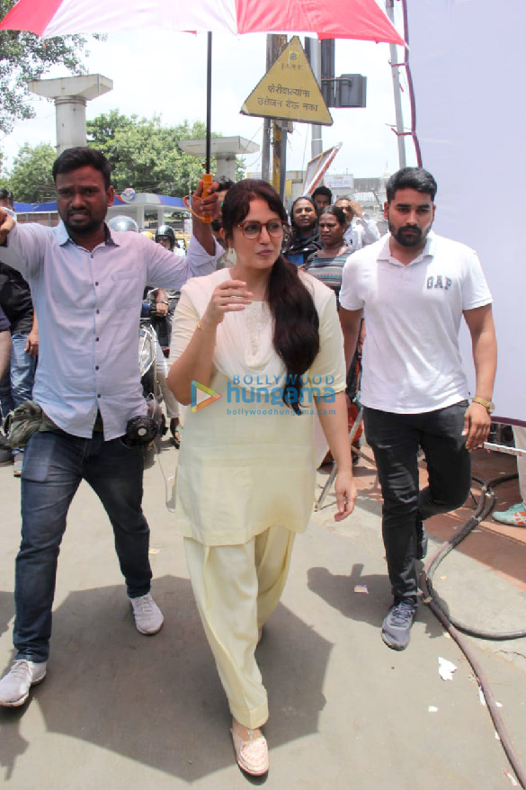 Photos: Huma Qureshi snapped on the sets of ‘Tarla’ in Bandra Photos: Huma Qureshi snapped on the sets of ‘Tarla’ in Bandra