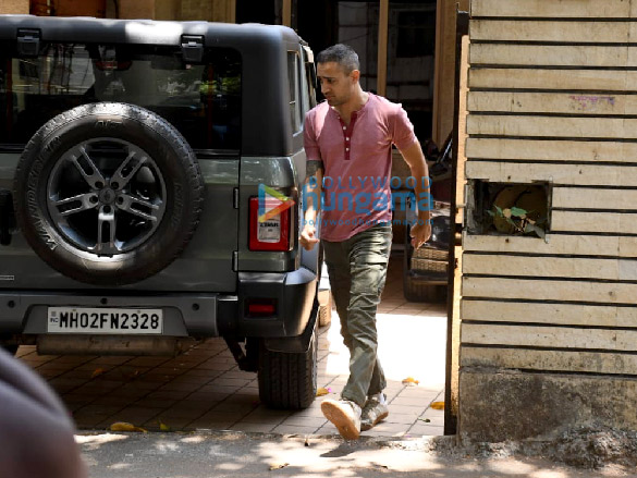 photos imran khan spotted in bandra 2