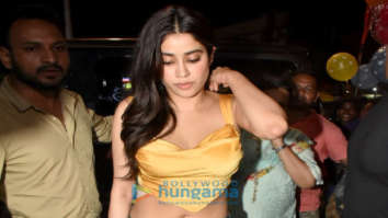 Photos: Janhvi Kapoor, Ananya Panday, Shanaya Kapoor and others snapped at Bastian in Khar