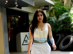 Photos: Janhvi Kapoor spotted in Bandra