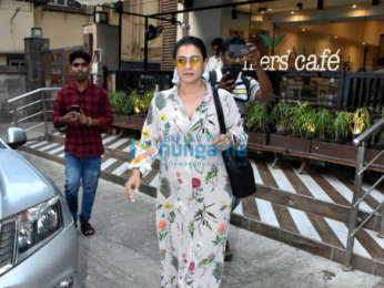 Photos: Kajol snapped at Farmers' Cafe in Bandra