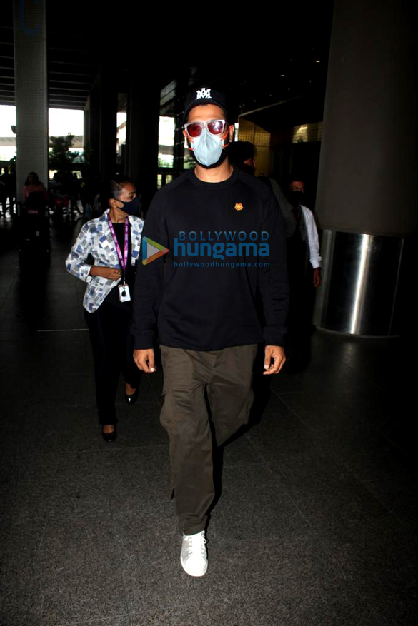 photos kangana ranaut arjun rampal adivi sesh and others snapped at the airport 12213 4