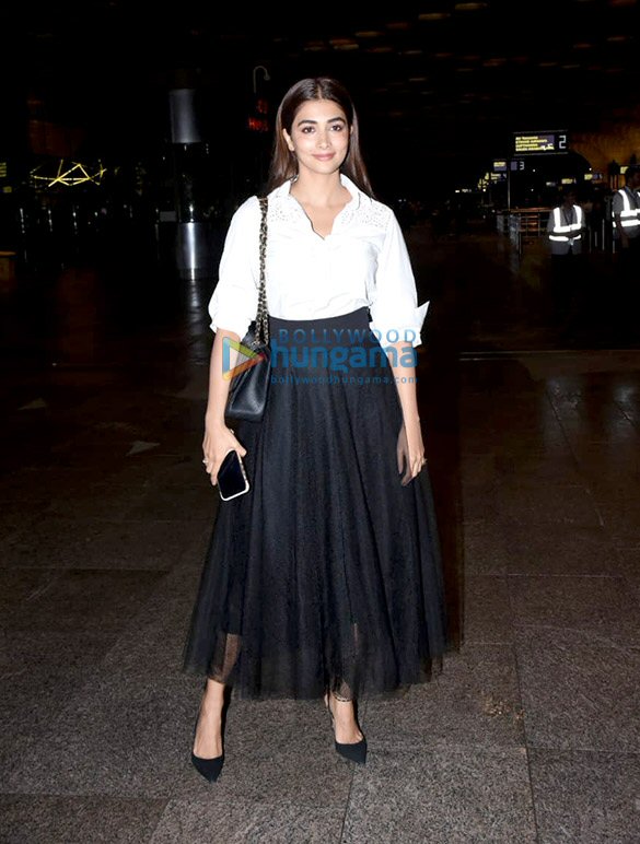photos kangana ranaut pooja hegde abhishek bachchan aishwarya rai bachchan and others snapped at the airport 2
