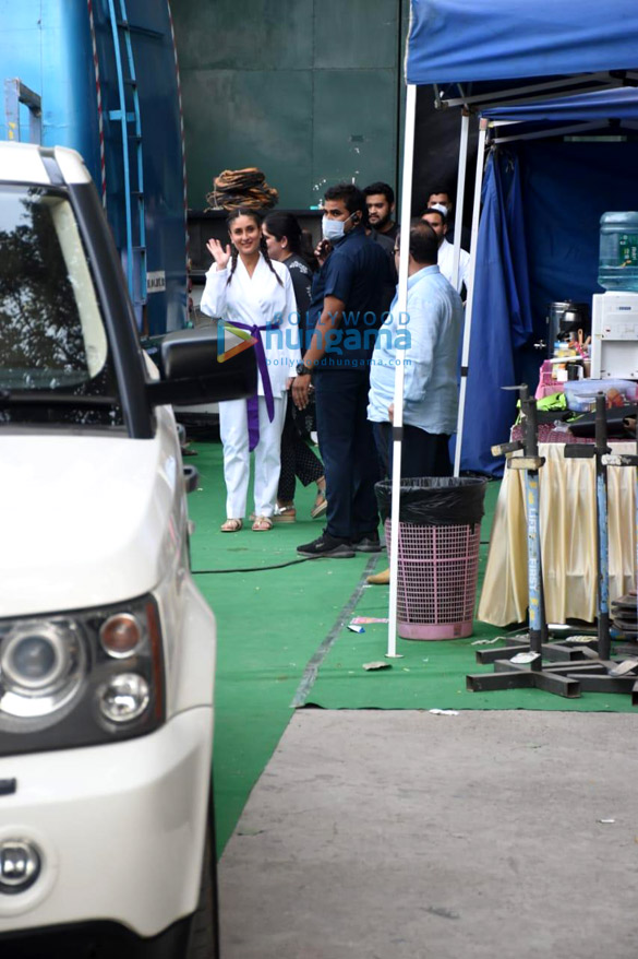 photos kareena kapoor khan and saif ali khan spotted during their shoot in juhu 4