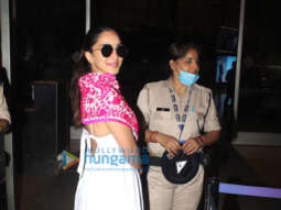Photos: Kartik Aaryan, Kiara Advani and Arjun Rampal snapped at the airport