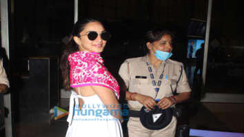 Photos: Kartik Aaryan, Kiara Advani and Arjun Rampal snapped at the airport