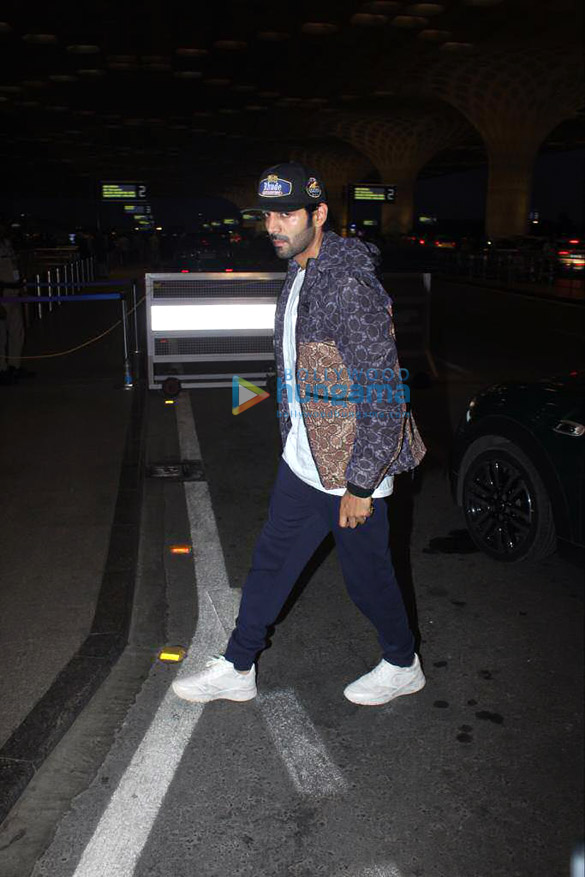 photos kartik aaryan kiara advani and arjun rampal snapped at the airport 4