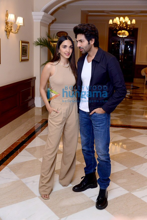 photos kartik aaryan and kiara advani snapped during the promotions of bhool bhulaiyaa 2 2