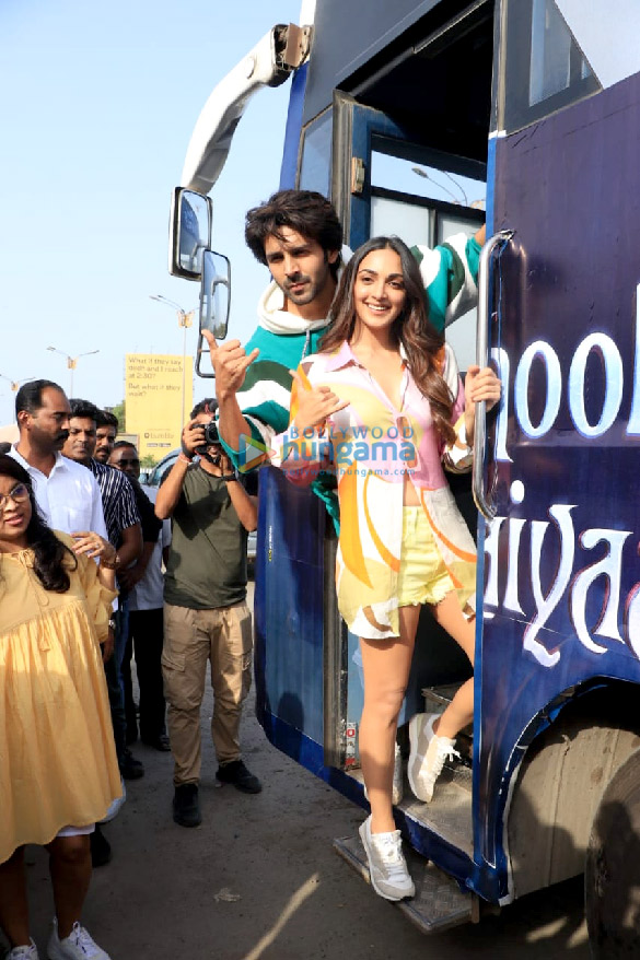 photos kartik aaryan and kiara advani snapped on their way to imagicaa to promote bhool bhulaiyaa 2 1