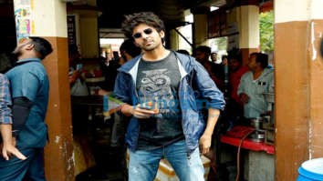 Photos: Kartik Aaryan enjoys morning tea in Lucknow during Bhool Bhulaiyaa 2 promotions