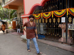 Photos: Kartik Aaryan snapped seeking blessings at the shani temple in Juhu