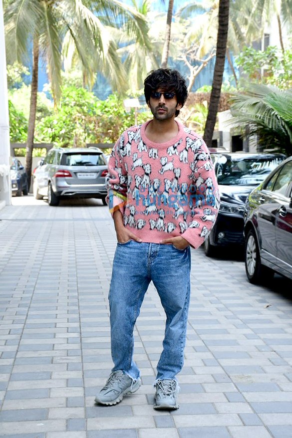 photos kartik aaryan spotted promoting bhool bhulaiyaa 2 1