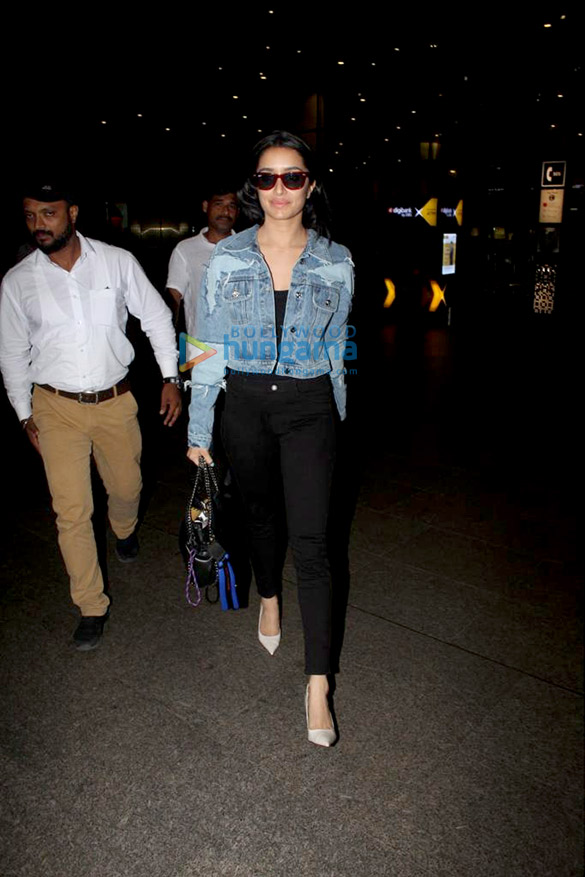 photos kiara advani shraddha kapoor varun dhawan and others snapped at the airport 2